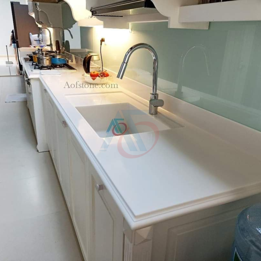 so_sánh_ưu_nhược_điểm_của_đá_solid_surface_và_đá_granite