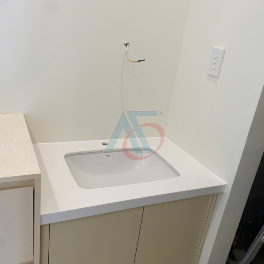 cách_vệ_sinh_lavabo_đá_solid_surface_giữ_đường_cong_sáng_bóng